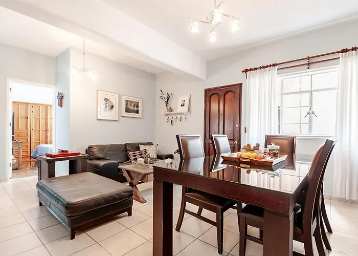 Located Between The Metro And Plaza Metropoli Apartment