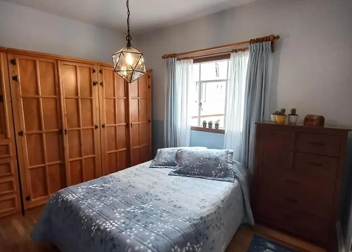 Located Between The Metro And Plaza Metropoli Apartment