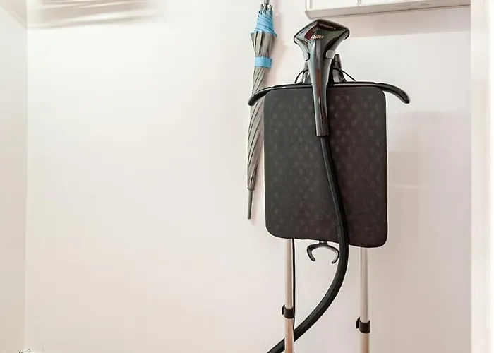 Located Between The Metro And Plaza Metropoli Apartment