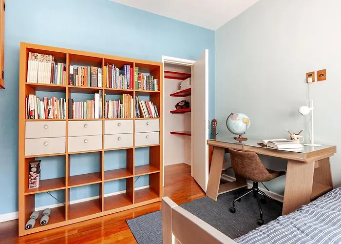 Located Between The Metro And Plaza Metropoli *